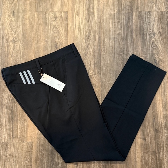 Men’s NWT Black Adidas Tapered Golf Pants Size 32x32 - Picture 1 of 4